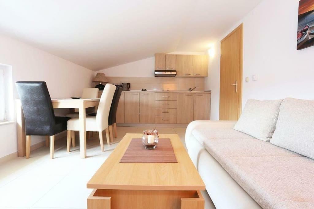 Apartmani Lili Sukošan Exterior foto
