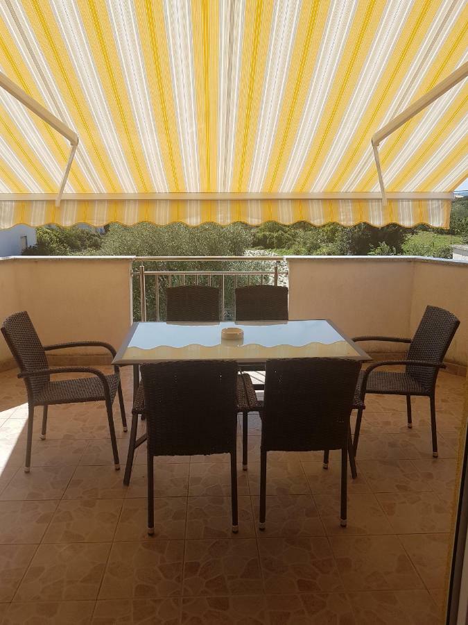 Apartmani Lili Sukošan Exterior foto