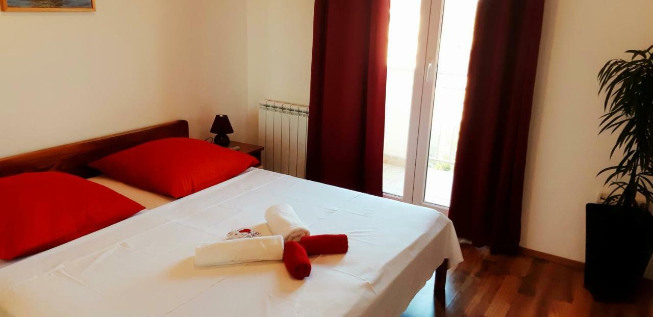 Apartmani Lili Sukošan Exterior foto
