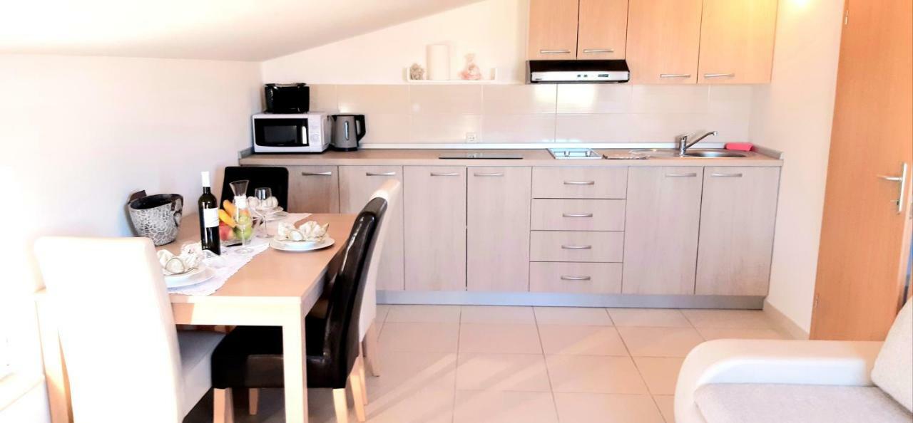 Apartmani Lili Sukošan Exterior foto