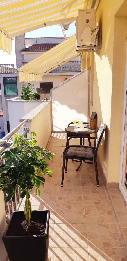 Apartmani Lili Sukošan Exterior foto