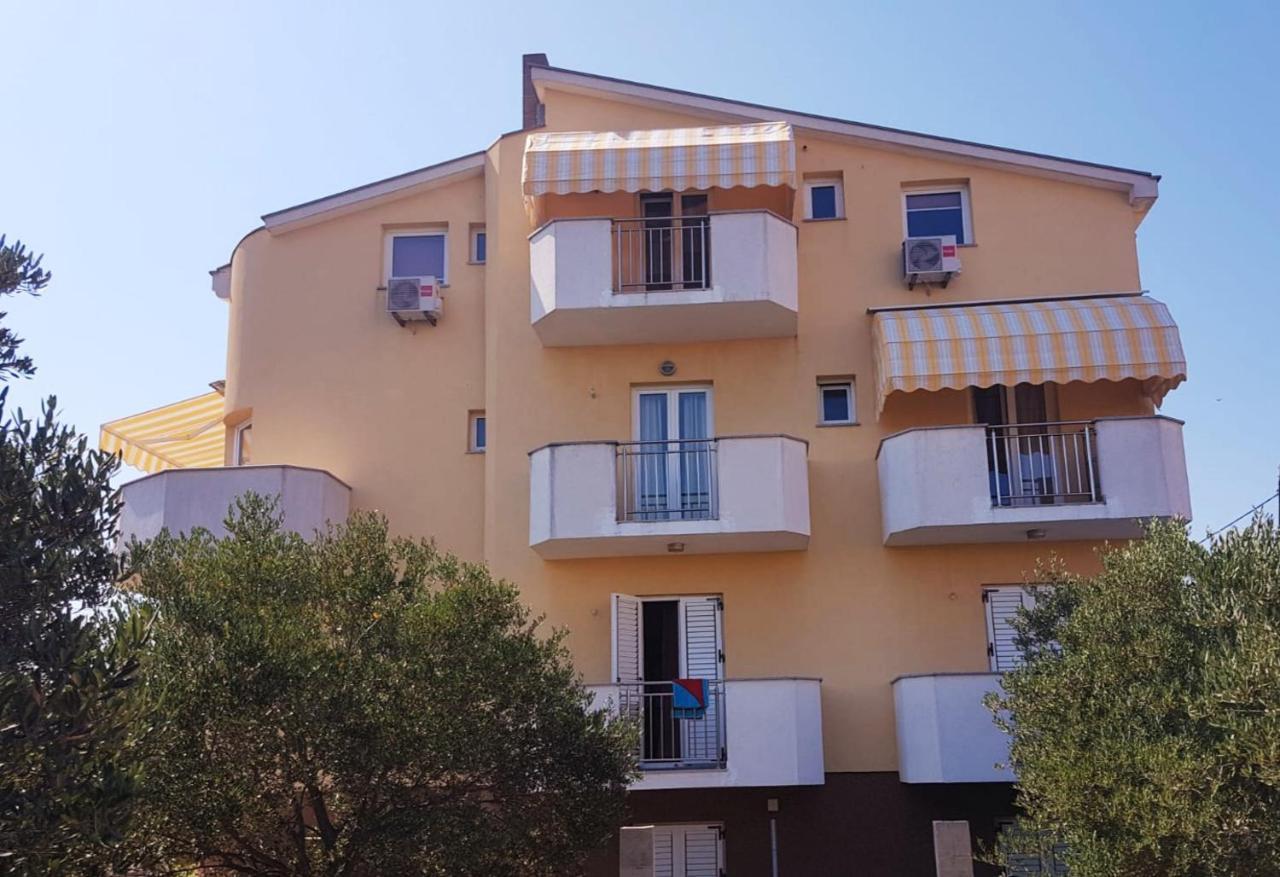 Apartmani Lili Sukošan Exterior foto