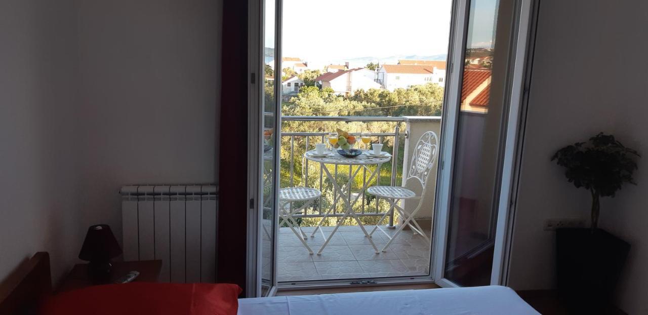 Apartmani Lili Sukošan Exterior foto