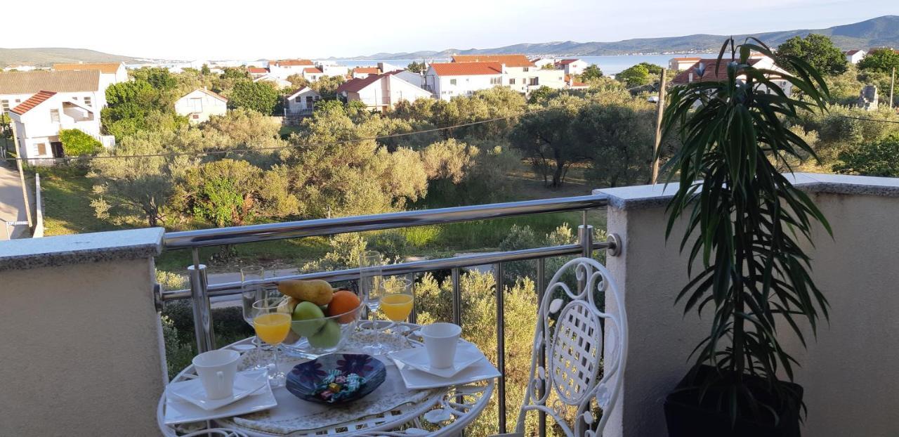 Apartmani Lili Sukošan Exterior foto